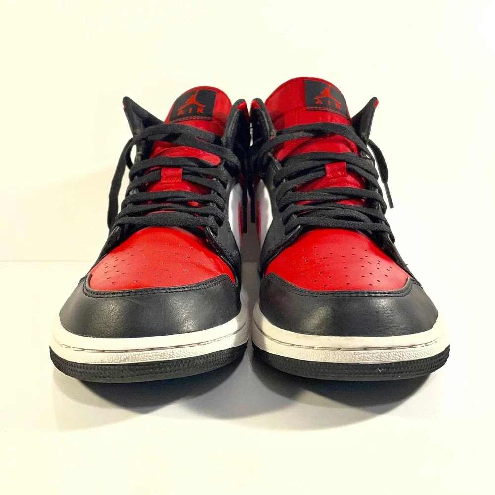 Nike Mens Size 11 Air Jordan 1 Mid Bred Toe Black Red White 554724-079